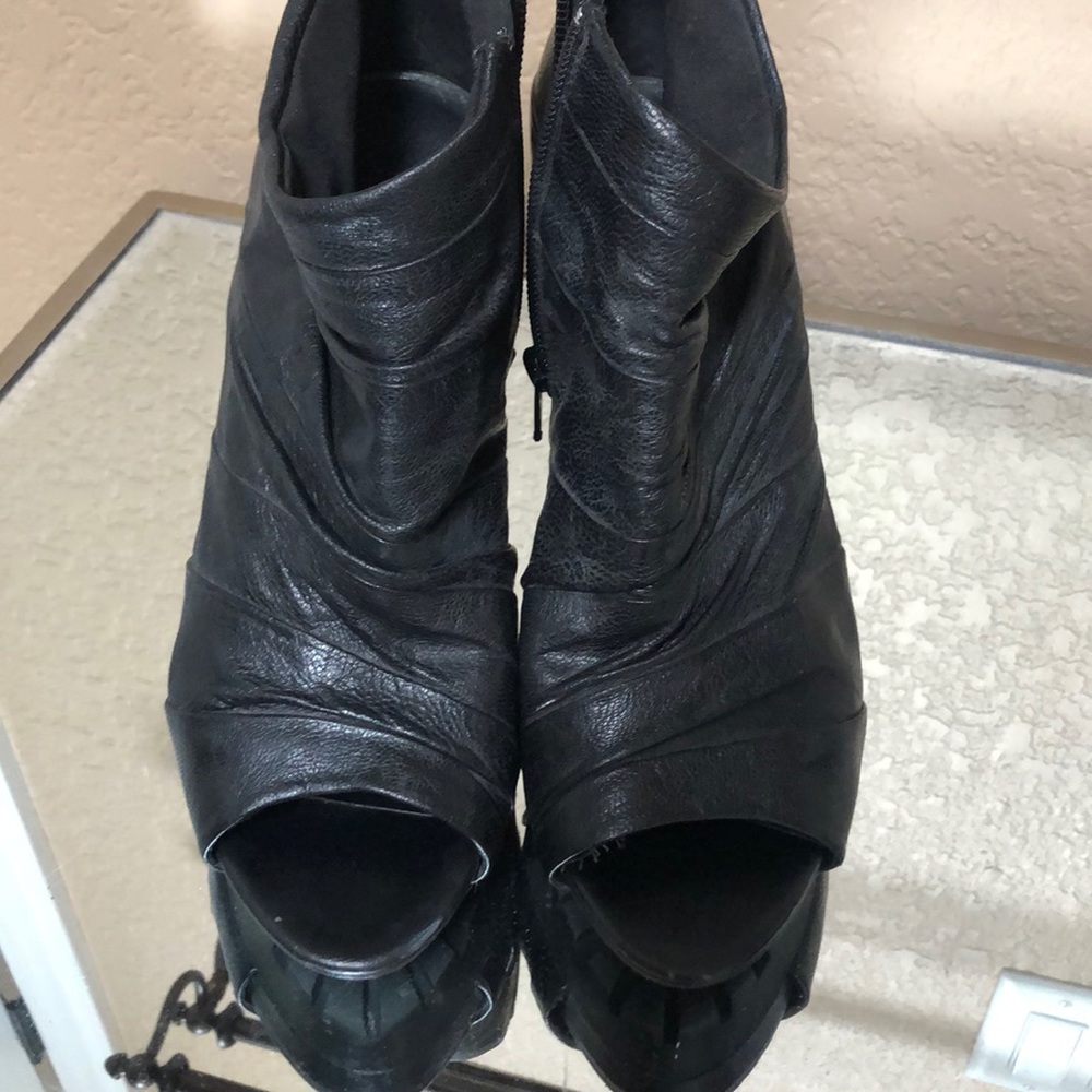 Gunmetal black draped leather open toe booties! - Picture 4 of 15